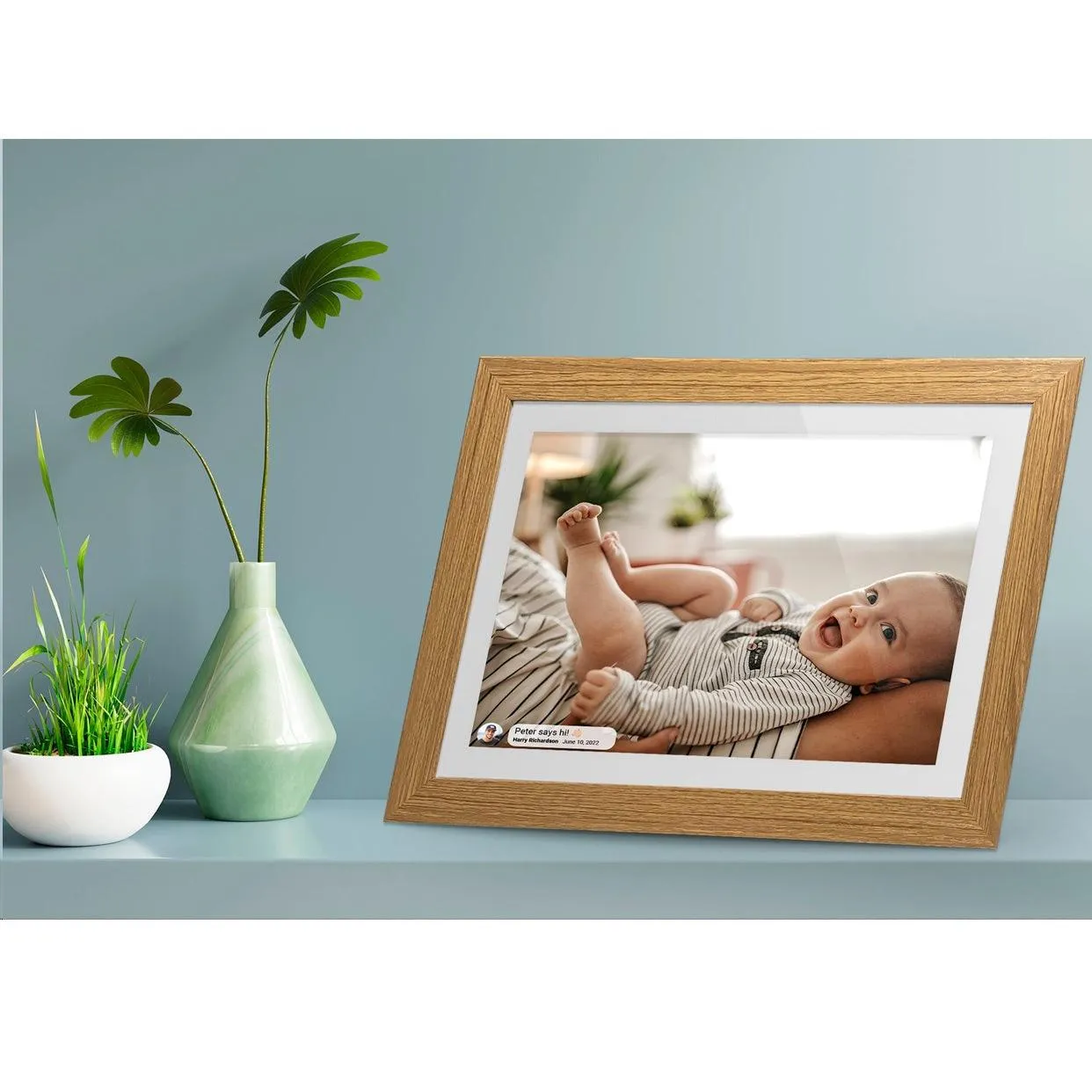 Frameo 15.6 Smart WiFi Digital Photo Frame White Oak