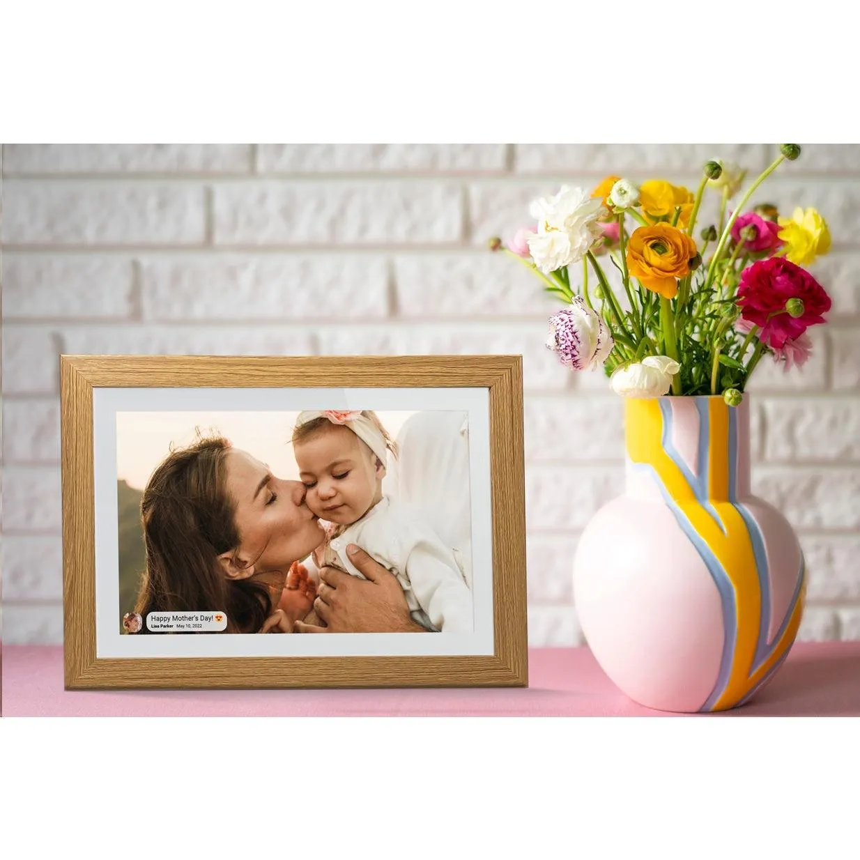 Frameo 15.6 Smart WiFi Digital Photo Frame White Oak