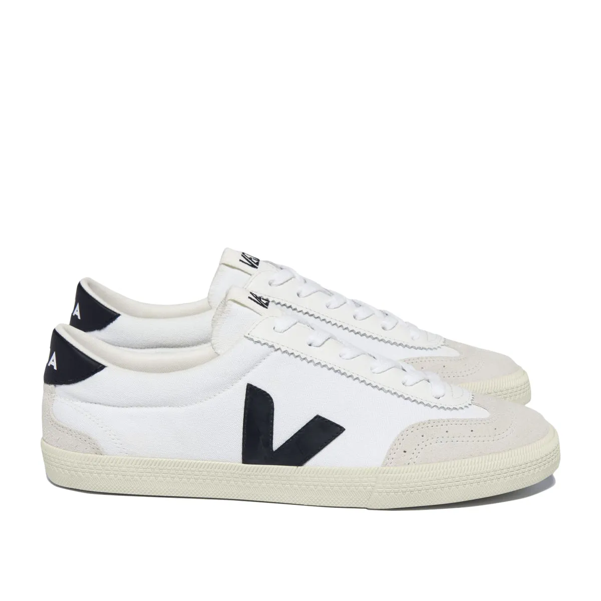 Veja - Volley Canvas Trainers in White/Black