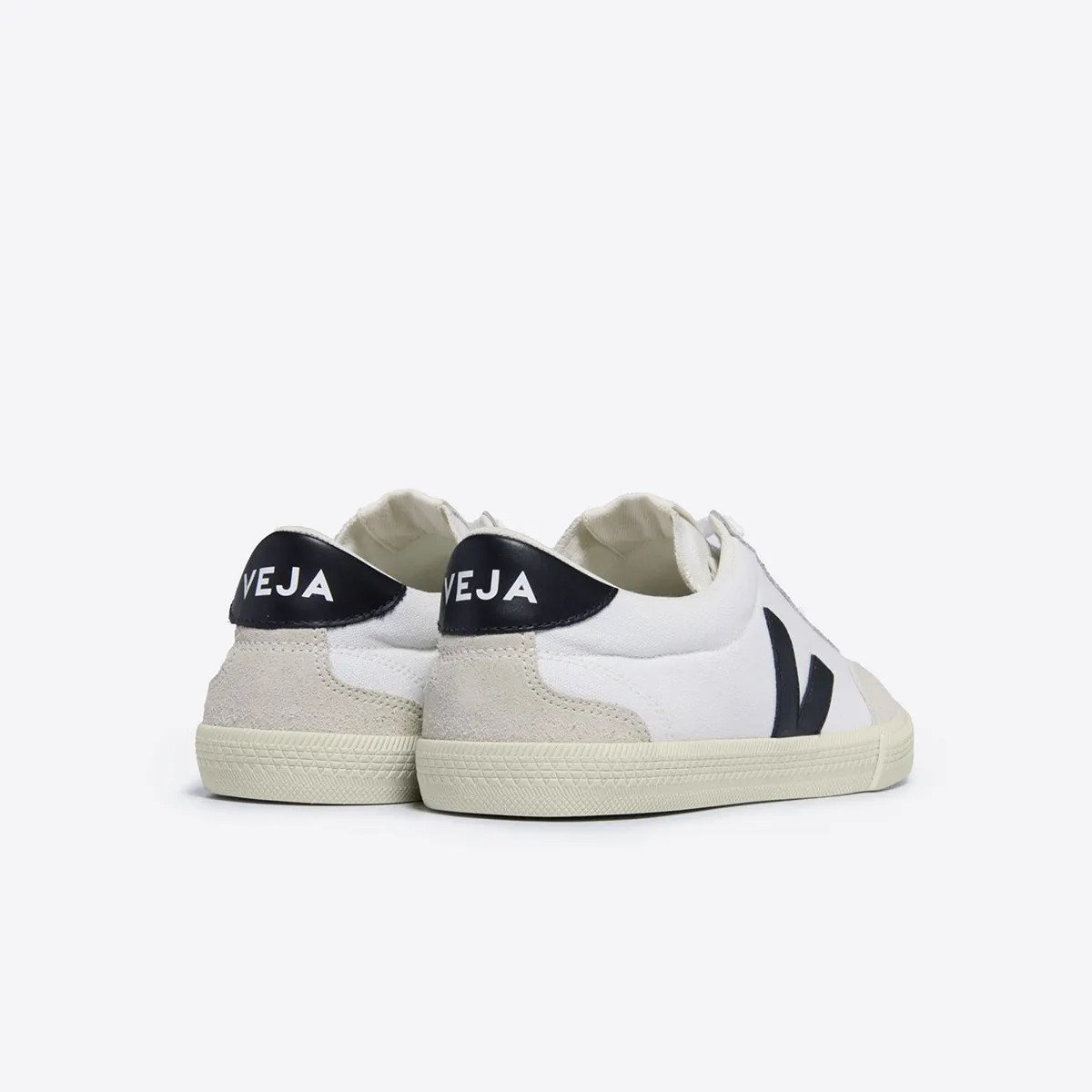 Veja - Volley Canvas Trainers in White/Black