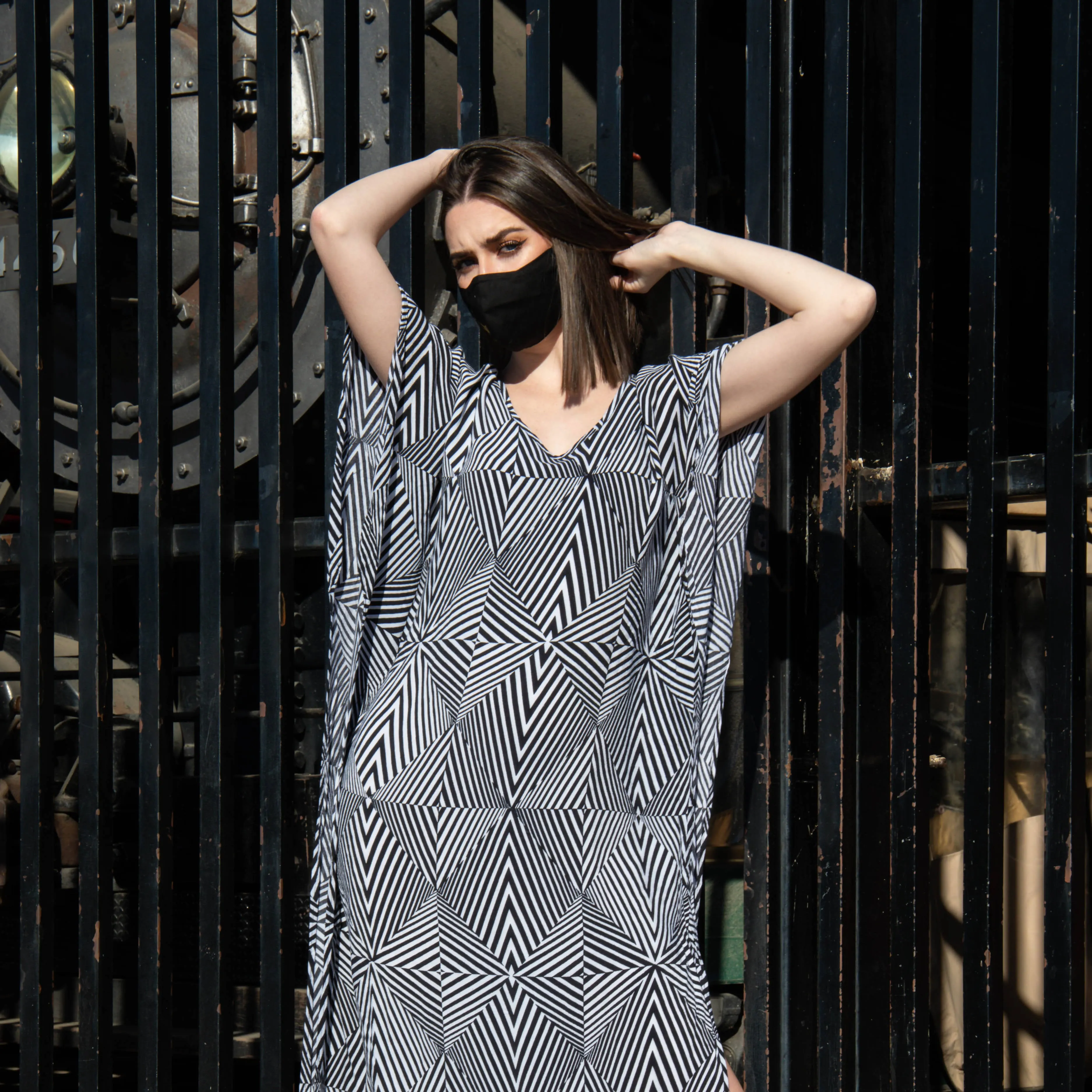 Yennie Zhou Designs - Black and White Linear Geometric Shape Maxi Kaftan Dress w/ Matching Mask